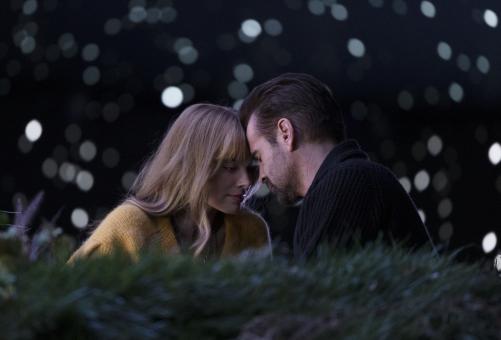 Margot Robbie und Colin Farrell in A BIG BOLD BEAUTIFUL JOURNEY.  © 2025 CTMG, Inc. All Rights Reserved.