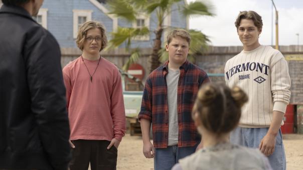 Bob Andrews (Levi Brandl), Justus Jonas (Julius Weckauf), Peter Shaw (Nevio Wendt) & Jelena Charkova (Momo Beier) in Sony Pictures' DIE DREI ??? – TOTENINSEL Foto von: Tomás Correa © Wiedemann und Berg Film GmbH/Deutsche Columbia Pictures Filmproduktion GmbH