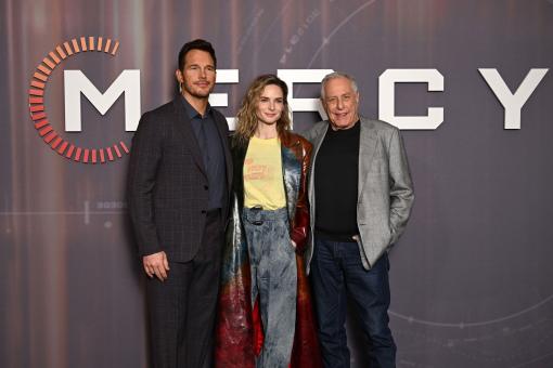 LONDON, ENGLAND - 8. Januar: Chris Pratt, Rebecca Ferguson und Charles Roven beim Photocall zu Mercy am 8. Januar 2026 in London, England. (Foto von Jeff Spicer/Getty Images für Amazon MGM und Sony Pictures Entertainment)