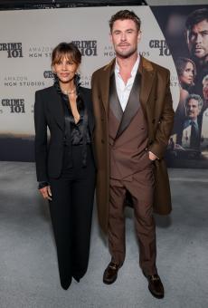 Halle Berry und Chris Hemsworth bei der Weltpremiere von CRIME 101 in Los Angeles.  Todd Williamson/JanuaryImages