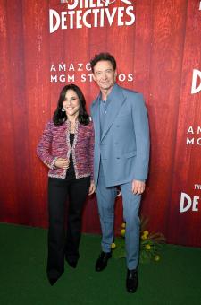 NEW YORK, NEW YORK - 19 AVRIL: Julia Louis-Dreyfus et Hugh Jackman assistent au tapis rouge et à la première new-yorkaise de «Bêêêêtective Privé», une production d'Amazon MGM Studios, au Jazz at Lincoln Center, le 19 avril 2026 à New York. (Photo de Bryan Bedder/Getty Images pour Amazon MGM)