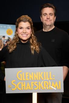 Anke Engelke („Lily“) und Bastian Pastewka („Mopple“) bei den Sprachaufnahmen für GLENNKILL: EIN SCHAFSKRIMI von  Sony Pictures Entertainment Deutschland GmbH.  Credit: Sebastian Reuter  © 2026 Sony Pictures Entertainment Deutschland GmbH