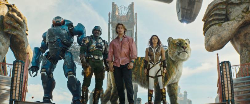 (de gauche à droite) : Ram Man (Jon Xue Zhang), Man-at-Arms (Idris Elba), Adam (Nicholas Galitzine), Teela (Camila Mendes) et Cringer dans MASTERS OF THE UNIVERSE.  © Sony Pictures Releasing Switzerland GmbH