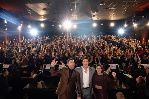 Travis Knight, Nicholas Galitzine et Camila Mendes à la première de LES MAÎTRES DE L'UNIVERS à São Paulo, au Brésil. 
