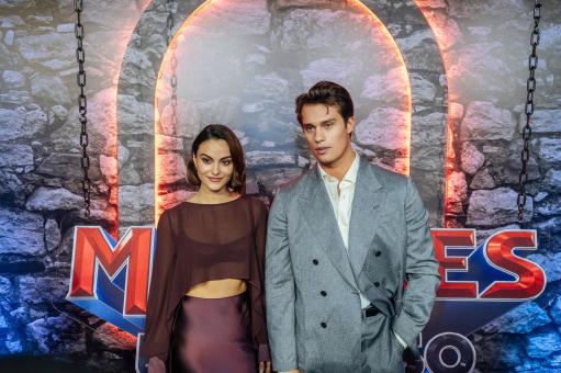 Camila Mendes et Nicholas Galitzine à la première de LES MAÎTRES DE L'UNIVERS à São Paulo, au Brésil. 