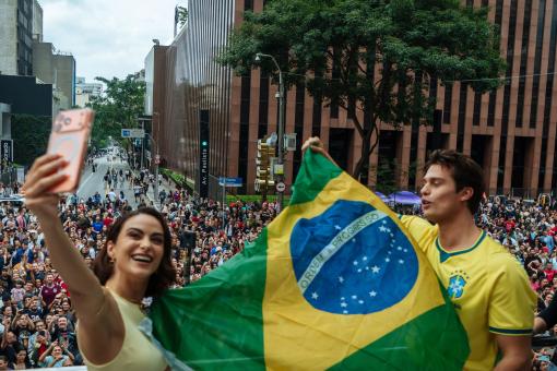 Camila Mendes et Nicholas Galitzine à la première de LES MAÎTRES DE L'UNIVERS à São Paulo, au Brésil. 