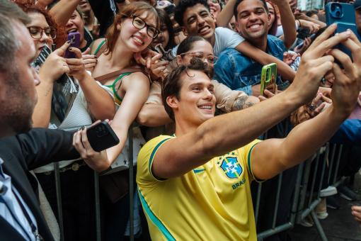 Nicholas Galitzine à la première de LES MAÎTRES DE L'UNIVERS à São Paulo, au Brésil. 