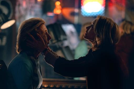 Elise Rainier (Lin Shaye) und Gemma (Amelia Eve) in ScreenGems INSIDIOUS: OUT OF THE FURTHER. © 2026 Sony Pictures Releasing Switzerland GmbH