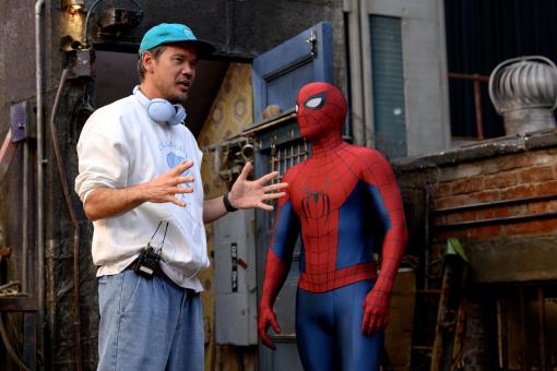 Le réalisateur Destin Daniel Cretton sur le tournage du film SPIDER-MAN™ : BRAND NEW DAY de Columbia Pictures. (Photo : Jay Maidment)  ©2026 CTMG. Tous droits réservés. MARVEL et tous les noms de personnages associés : © & ™ 2026 MARVEL.