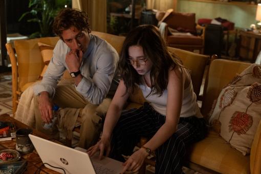 Jeff Horwitz (Jeremy Allen White) et Frances Haugen (Mikey Madison) dans THE SOCIAL RECKONING de Sony Pictures  © 2026 CTMG, Inc. Tous droits réservés.