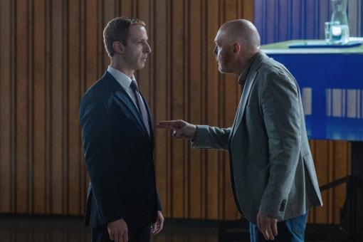 Mark Zuckerberg (Jeremy Strong) et Charlie Garrity (Bill Burr) dans THE SOCIAL RECKONING de Sony Pictures  © 2026 CTMG, Inc. Tous droits réservés.