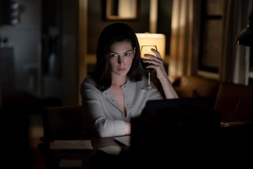 Anne Hathaway incarne le rôle de Verity Crawford dans le film « VERITY » du réalisateur Michael Showalter, une production d'Amazon MGM Studios. Crédit photo : Alisha Wetherill  © 2026 Amazon Content Services LLC. All Rights Reserved.